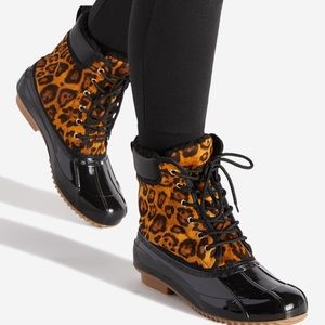 ☔️Leopard and black lace-up rain booties, size 8